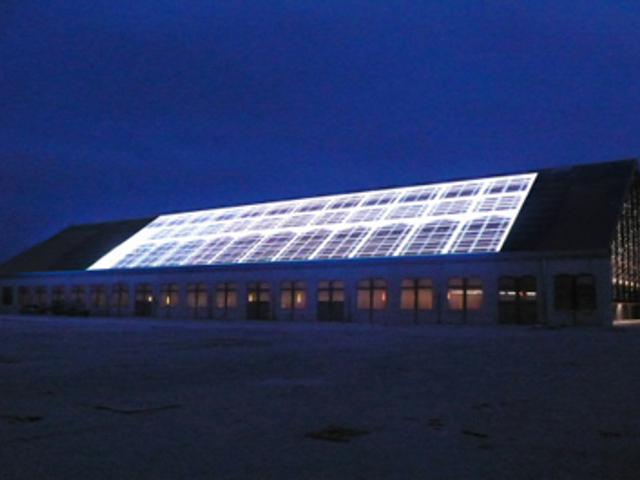                                     &raquo;The Grande Halle and the geant 3000m2 led screen on the roof&laquo;
                                            