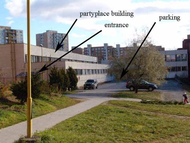 » Party place is a school building.«