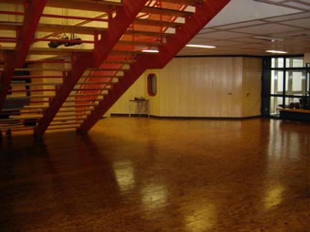»partyhall«