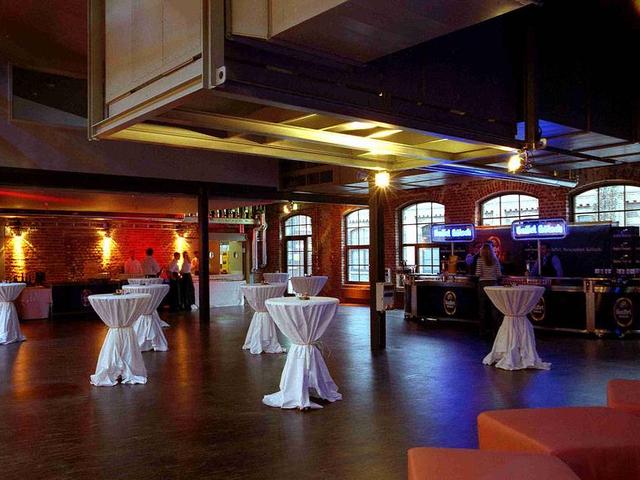                                     &raquo;The bar and catering area&laquo;
                                            