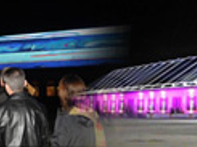                                     &raquo;La Grande Halle and the 3000m2 geant screen on the roof.&laquo;
                                            